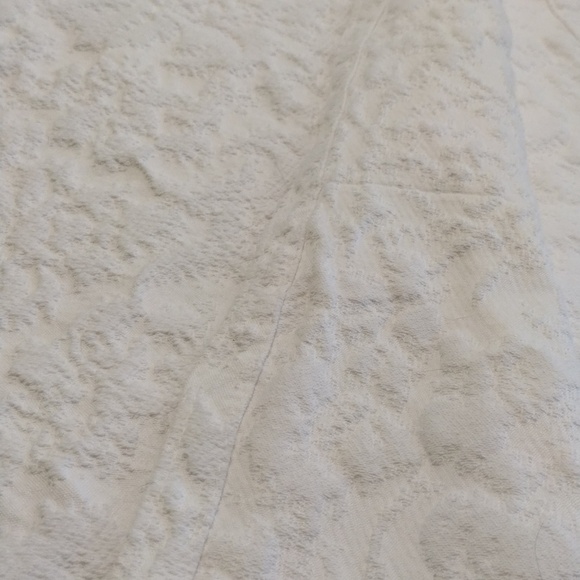 Elegant White Textured Coverlet - Picture 8 of 10